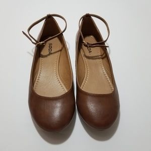 NWOT ModCloth Soda Brown Ankle Strap Flats Size 10